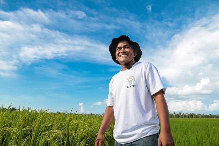 Philippine rice farmers share positive experiences with Green Super Rice varieties in self-made YouTube videos